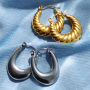 Comment personnaliser ces boucles d'oreilles en acier inoxydable ?