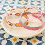Comment pr&eacute;senter des bracelets et des cha&icirc;nes de chevilles tendance ?