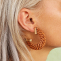 Comment cr&eacute;er des boucles d'oreilles avec des pendentifs en rotin