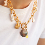 Cr&eacute;ez des bijoux tendance avec des breloques et connecteurs en perles d'eau douce