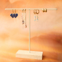 Beaux pr&eacute;sentoirs &agrave; bijoux pour mettre en valeur tous vos bijoux