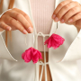 Cr&eacute;ez un look unique avec des boucles d'oreilles avec des fleurs