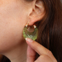 Conseils pour porter des boucles d'oreilles en r&eacute;sine