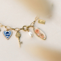 Cr&eacute;er des bijoux classiques avec des breloques aux fleurs s&eacute;ch&eacute;es