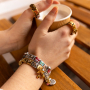 Cr&eacute;ez des bracelets personnalis&eacute;s avec les breloques italiennes
