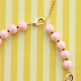 Cr&eacute;ez des bijoux color&eacute;s avec des perles acryliques DQ &agrave; rayures