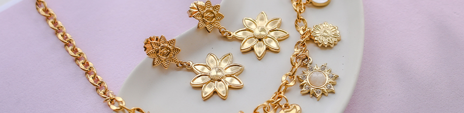 Perles et breloques fleurs