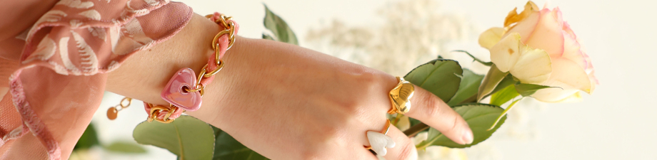 Le look que nous adorons: Bijoux avec cœurs et nœuds Le look que nous adorons: Bijoux avec cœurs et nœuds