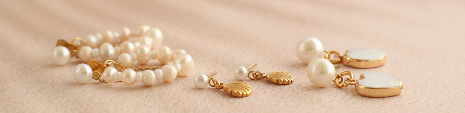 Tout nouveau ! Clous d'oreilles avec anneau et perle Tout nouveau ! Clous d'oreilles avec anneau et perle