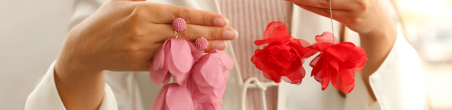Nouveau! Boucles d'oreilles tendance avec fleurs et nœuds Nouveau! Boucles d'oreilles tendance avec fleurs et nœuds